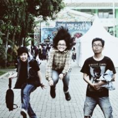 @azlandd (guitar) @pohanpow (vox) @echo_bancadd (drum) // Instagram: @thepeap