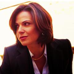 ReginaM__Queen's profile picture. I shall destroy your hapiness. Mientras tanto, me iré a regar mi manzano. No tenía suficiente con Blancanieves y apareció Emma. Malvada Real. #OUATSpanishFake