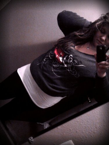 Aint worriedd bout no nigga ; &Got me a daughter.. she ma worldd, got a prb keepa movin' dnt need no nigga .