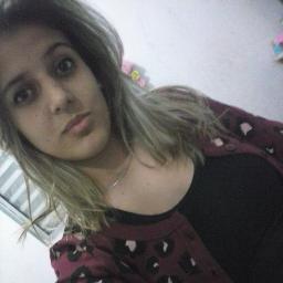 . DEE gentee falsa neem raiiva euu siinto,mas siinto pena e nojo.Poiis gente assim um diia engasga com o seu própriio veneno (#¬¬ -