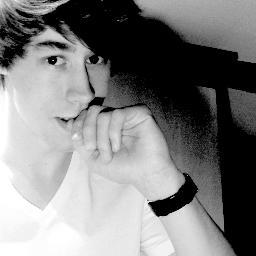 Ma chaine youtube  http://t.co/zDEgn5WlzG
Instagram : antwann9 :)