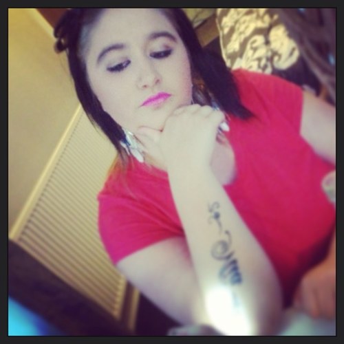 Sophie Leanne Slocombe
Fiancee to Curt Heavens 3 years
Mother to Mia Leanne Jane Heavens 15 months old :)
Singer/ songwriter
Loves the summer, loves Music
