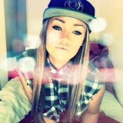 Welkom bij! @xTienerGooier Retweet onze tweets om gegooid te worden. ik gooi  ava's♥! Elke dag actief in je timeline !