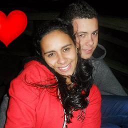 Nunca troque o que mais quer na vida por aquilo que mais quer no momento. Momentos passam, a vida continua.