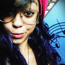 Apaixonada por livros, músicas e tudo que me desligue do mundo por alguns instantes. (;