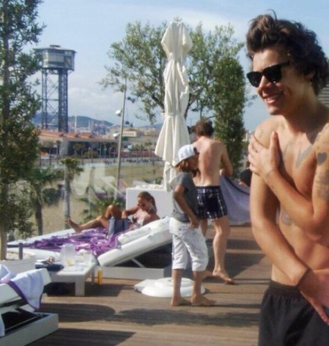 FREE FOLLOW. PLEASE FOLLOW MY MAIN ACCOUNT @darkhoranfeels THANKS!