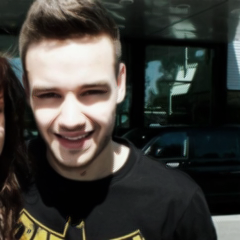 sexbombliam's profile picture. it would be really nice if you follow @snowwhitehoran and/or @bocanoskians, i'll dm you to 2/4 + band account and 3/5. Enjoy your day ♡