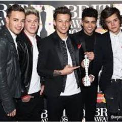 me gusta cantar salir con mis amigas, me gusta ir de compras.  musica: loca por one direction, directioner de  ♥  me gusta demi lovato  TeamFollowBack