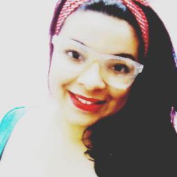 Cristã protestante;estudante de Veterinária; apaixonada por livros,literatura,estudos bíblicos,música erudita,filmes,moda,maquiagem,hidratantes,outono...