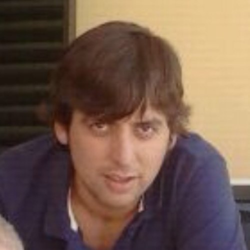 Graduado en Derecho, profesional del control de plagas, seriéfilo empedernido, amante de la buena música y del Carnaval!