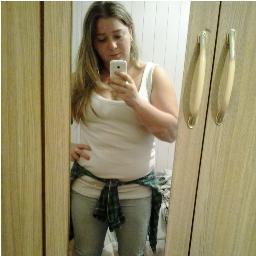 O tipo certo de garota errada? ..Dramática, 
Feliz, Irritante, Aquariana, Amigos.... ;*