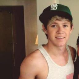 La vida es corta: Come como Niall, sonríe como Louis, disfruta como Harry, ama como Liam, se tu mismo como Zayn.