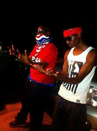 Fuck The Niggas And These Dog Ass Hoes Cant trust em #TrustNone S/o to my Bros Kash on My Mind #9hunna #MoneyBandit #yakno