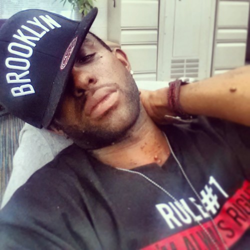 living the deam....I am in to personal tranging, Making that money, netflix, sci-fi movie  Brooklyn Nets all Day
love Afro-centric art, Taking Pic,  Poet,