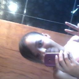 sou morena,gosto de chocolates,sou divertida,amo rebeldes e adoro fecebook