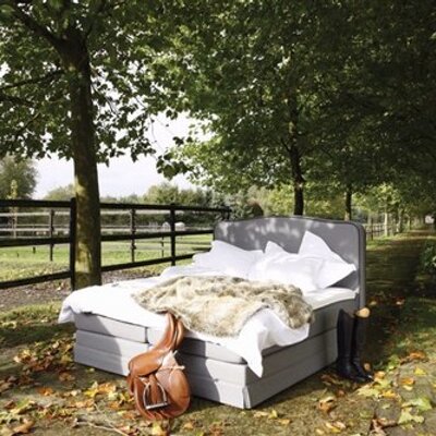 Acro bedding