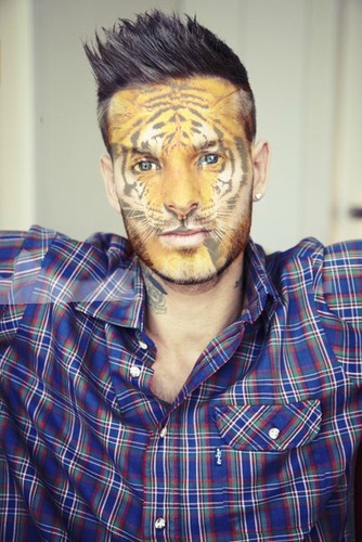 étudiante en cosmétologie , passionné de chant et de musique qui voudrais en faire son métier , fan de @MPOFFICIAL & @TalOfficial une fierté chaque jours ♥