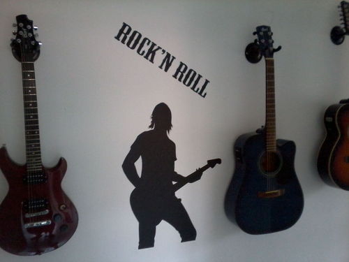 Michael Jackson Fan seit mehr als 25 Jahren.

I wanna play my fender like RICHIE SAMBORA. Please show me!!!