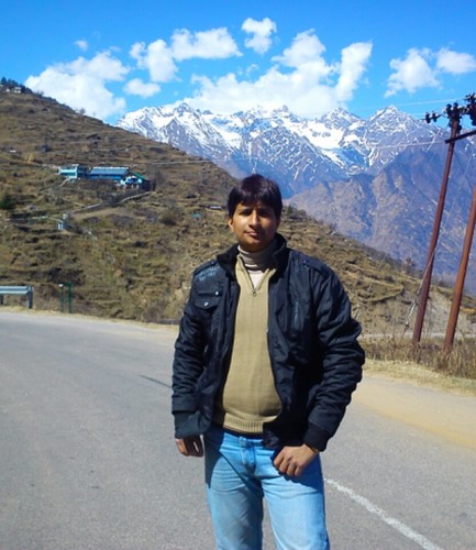 Hm yad aaye to theek warna bhula dena, Ho koi khata hamse to saza dena, Waise  hum to hain ek khuli kitab ki tarah, likha jaye to theek warna bund hi rhna de...