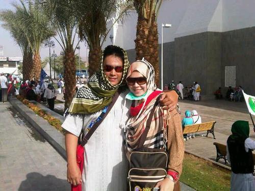 Wifey #SDPN Sabang '95| SLTPN 44 '00| SMAN 10 bdg '04| FK.UNISBA '06| dokter internship PKM Gombong I-kab.kebumen JATENG.....