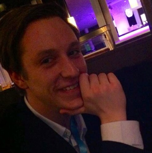 Redaktör som twittrar privat fast ändå inte. Tidigare bl a @svtmelfest