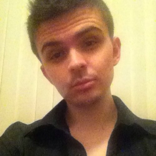 Im jack. I love paramore. And im new. Thats it..i think..