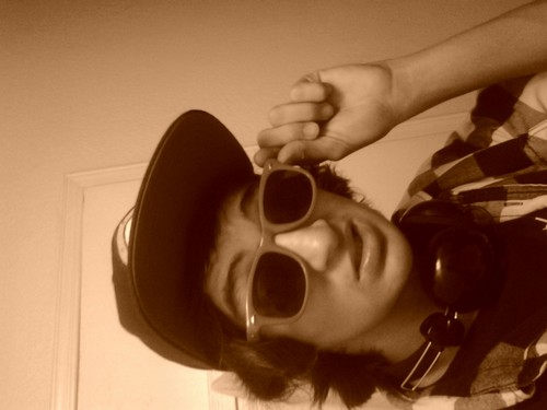 Oheyy! My name is Angel I'm 18, I graduated on 05/25/13 & I'ma guy lol#FF me & I'll #FF you back!