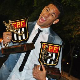 Seu sorriso ainda é a parte mais importante. Enquanto ele existir aí, o meu existirá aqui. @Njr92
