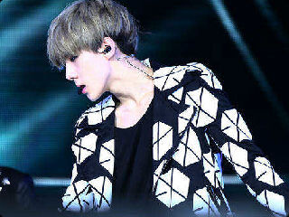 ape lu pens liat liat? naksir? bilang B) *tebar melon*