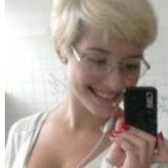 Nem sempre o sorriso que trago é a vida que levo. 15 anos, Loira, São Paulina, Geminiana.... http://t.co/CrPbvsbCf8