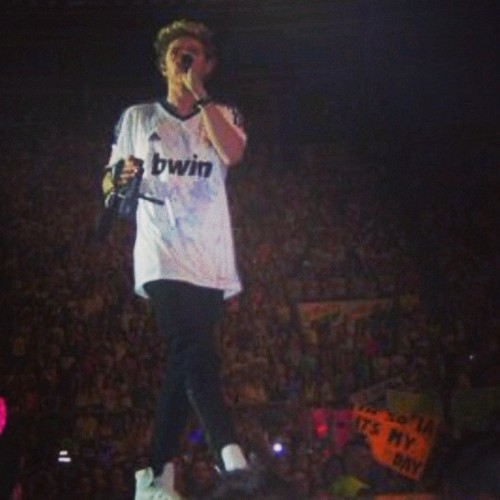 Niall_Spain's profile picture. Hice reir a 1D. Niall me sonrio y me mando un beso al ver que era mi cumple. Me grabaron para This Is Us. http://t.co/vrNYoLOjYc » I'm Sofia. It's my 17th B-Day