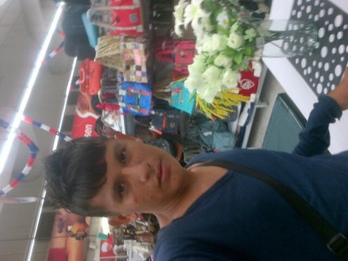 Soy un chico alegre me gusta relacionarme con las. Personass. Mas.  Con las. Chicasss hermosas de todo el mundo.....