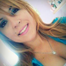 Recifense, 23 anos, libriana, estudante de Adm., namorada de Sergio Aguero e torcedora do Clube Náutico Capibaribe.