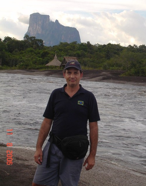 Rubenur's profile picture. Esposo, padre y originalmente Ingeniero mecánico USB, Conectado con la espiritualidad  y sexualidad Terapista corporal.