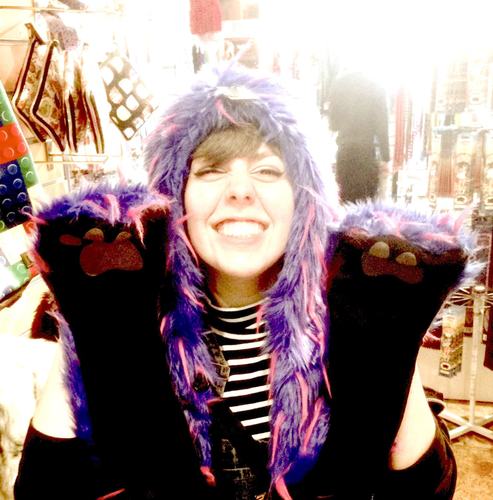 theCoral6irl's profile picture. MA Publishing student at Oxford Brookes, 'professional' Air-Guitarist, and all-round music/word/chocolate enthusiast.