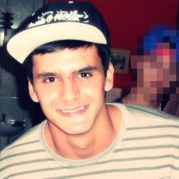 Sedutor, decidido, sincero, romântico & fofo. Carinha de anjo? Cuidado ein? #Safado é meu sobrenome. #Aviso: EU #MORDO! :3