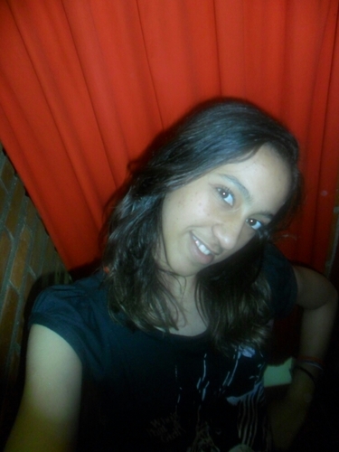 Não sou perfeita, tenho vários defeitos, porém são eles que me fazem ser única....