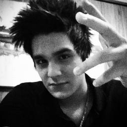 Tenho fé que um dia vou saber qual é a sensação de estar no meio dos teus braços. (@luansantana)