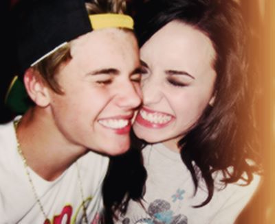 Amor de fã. Um sentimento que quem não tem jamais irá entender @Justinbieber / @ddlovato I Love you :3