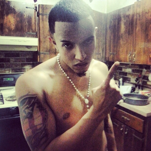 100%Rican ....Follow me and i Follow back  ...#persigeme :)