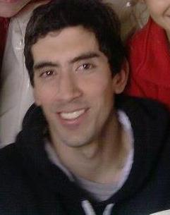 25 años, profesor de educación fisica, entrenador de basket..