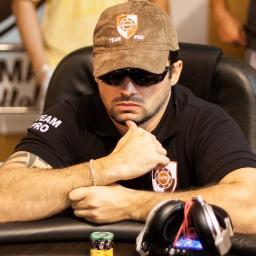 Trabalhador, cachaceiro, pescador e poker player!