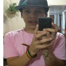 Prazer eu : 15 Anos, marrento, ciumento, chato, apaixonado.