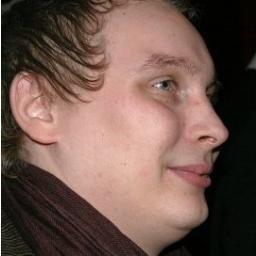 Keskimääräistä omituisempi miltei nelikymppinen perheenisä.