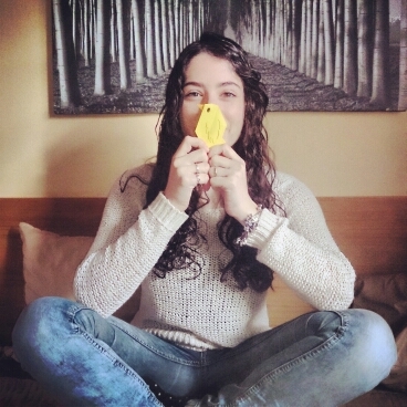Estudiante de medicina que en un futuro espera tener acceso a vuestros corazones...literalmente. Adicta a los libros, soñadora y con demasiada imaginación.