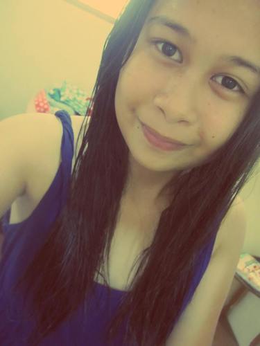 Hey, Hi, Hello!!! just call me ClaRe, I'm already First Year College Student, I love editing Photos and I love color blue . . . I LoVe iN mY oWn WaY 09.