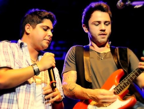 E pra deixar acontecer, a pena tem que valer.. tem que ser com você ♪ TRECHOS DAS MÚSICAS DA DUPLA E FRASES FAMOSAS.