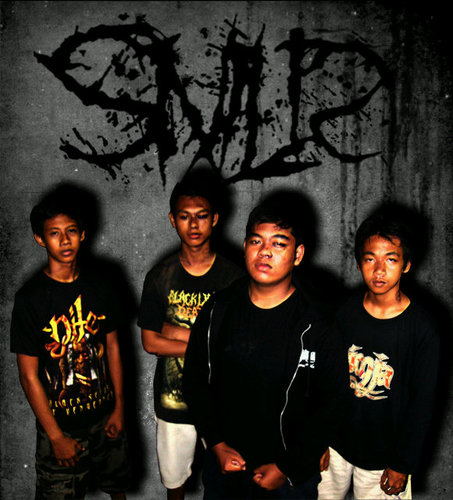 Deatcore is our genre. @amirul_hakki - Guitar+scream. | @rivaltaruna - guitar+grownl|@hafiz_meong - bass|@ibnufuad12-drums