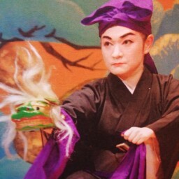 神奈川県川崎市を中心に、琉球舞踊の発展普及に努めております･阿波連本流啓扇明峯の会,主宰阿波連とも子です(^^)v沖縄芸能の芸能に興味をお持ちの方宜しくお願い致します!!