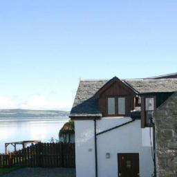 Beach Cottage B&B is a bed and breakfast in Inverness located on the shores of the Moray Firth offering accommodation with stunning sea views.